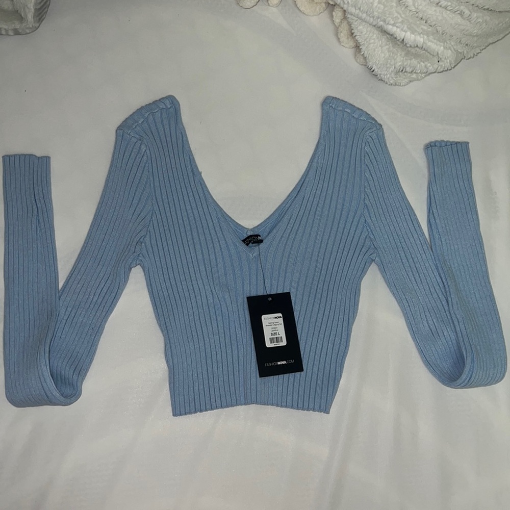 Ribbed long sleeve v neck sweater light blue sz Large NWT fashion nova
